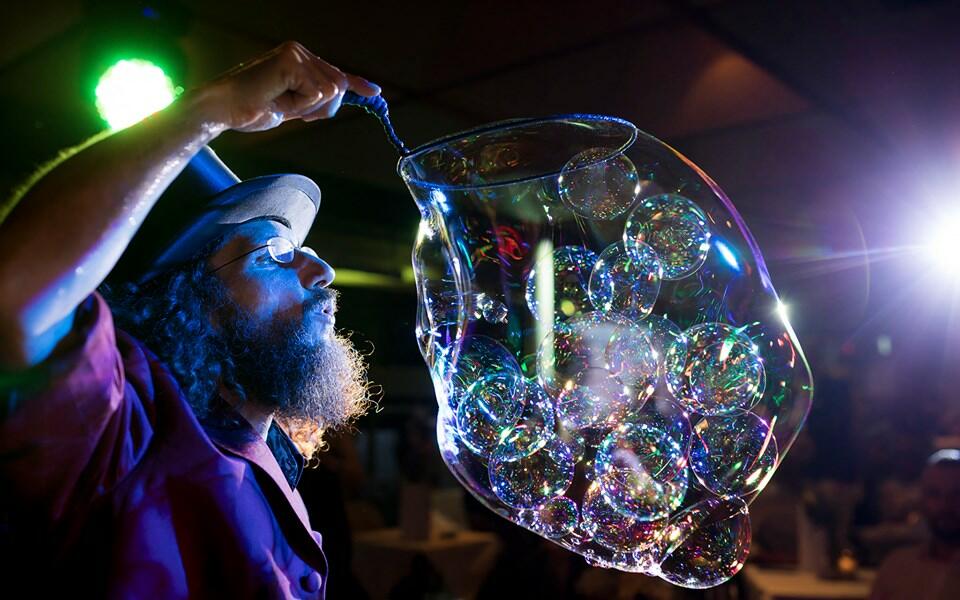 Seifenblasen Shows von Aramis Gehberger alias Dr. Bubbles